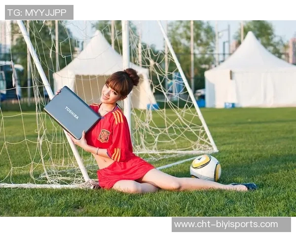 足球贝美女图片展示足球场上的魅力与风采，尽显运动与美丽的完美结合